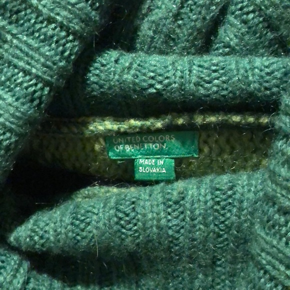 Small Argyle crop top.  Fits like a medium - Picture 3 of 3